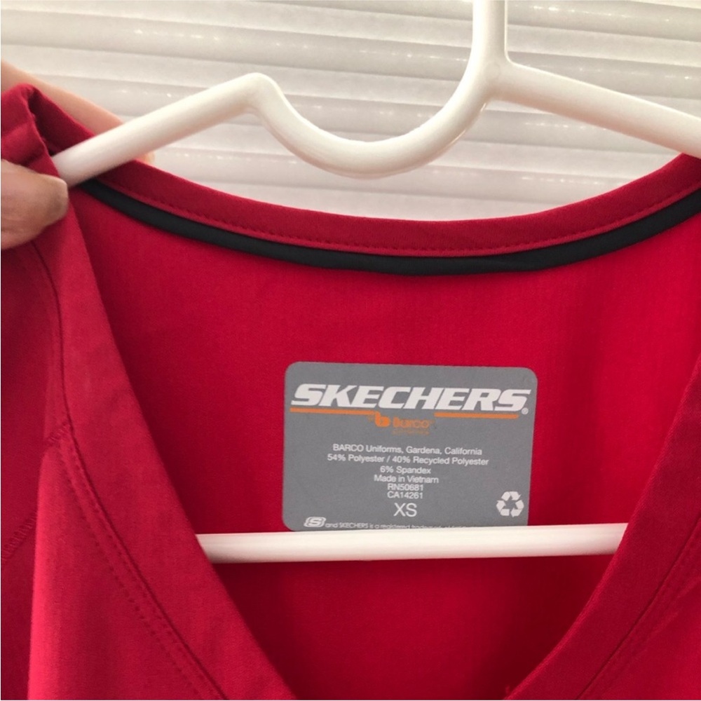 Pinkish Red Skechers vitality scrub set, top XS, pants S - Picture 4 of 9